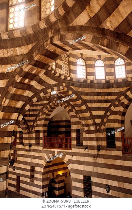 Der Innenhof des Khan asad Pasha Palast in traditioneller Architektur im Souq in der Altstadt der Syrischen Hauptstadt Damaskus