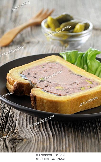 Pastry-wrapped pâté with gherkins