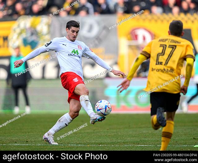 04 February 2023, Saxony, Dresden: Soccer: 3. league, SG Dynamo Dresden - Hallescher FC, 21. matchday, Rudolf-Harbig-Stadion