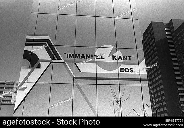 GDR, Berlin, 02. 02. 1989, gable designed by artist Robert Rehfeldt, Lichtenberg, Immanuel Kant EOS