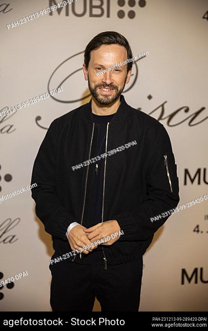13 December 2023, Berlin: Franz Dinda, actor, attends the German premiere of the film ""Priscilla"" at the Delphi-Filmpalast am Zoo