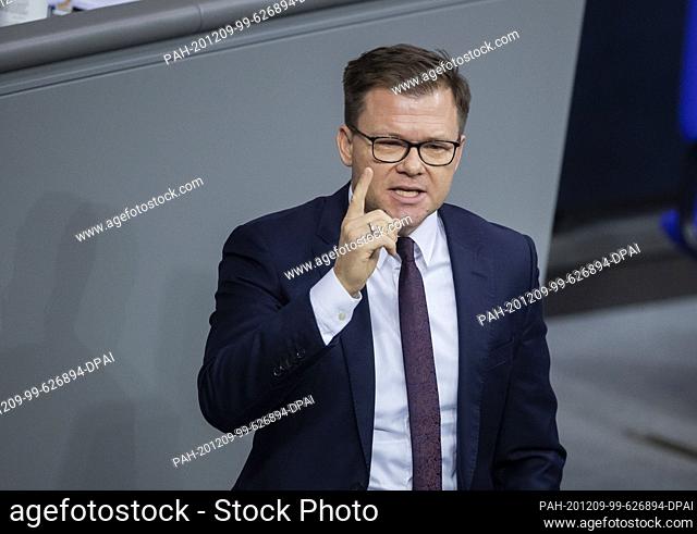 09 December 2020, Berlin: Carsten Schneider (SPD), Member of the German Bundestag, speaks during the general debate on the federal budget in the Bundestag