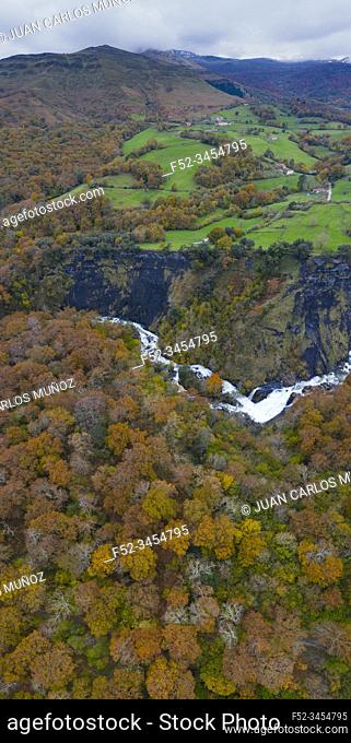 Waterfalls of the Gándara River, La Gándara, Soba Valley, Valles Pasiegos, Alto Ason, Cantabria, Spain, Europe