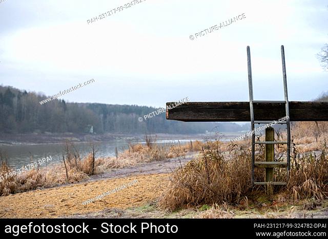 PRODUCTION - 15 December 2023, Bavaria, Stadtlauringen: A bathing jetty is on dry land. At the end of November 2021, all the water had to be drained from Lake...