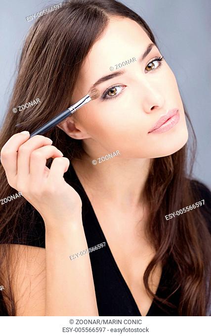 woman applying make up
