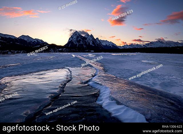 Winter at Lake Abraham at Preacher's Point, Kootenay Plains, Alberta, Canadian Rockies, Canada, North America