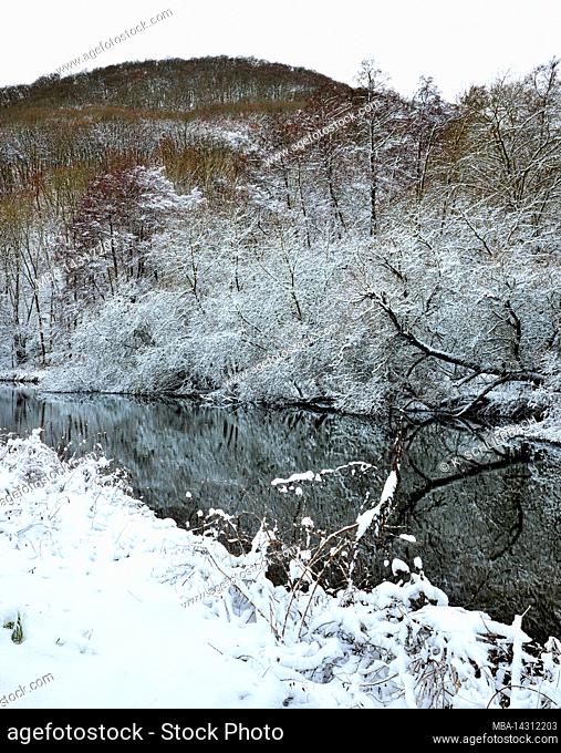 Europe, Germany, Hesse, Marburger Land, winter atmosphere at the loop of the river Lahn near Lahntal-Kernbach