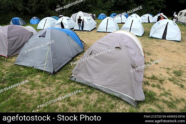 20 July 2021, Mecklenburg-Western Pomerania, Malchow: At the outdoor camp of the Mecklenburg-Vorpommern State Police for children and young people from socially...