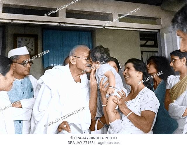 Mahatma Gandhi with daughter and wife of Dr Dinshah Mehta, Pune, India, Asia, June 1944