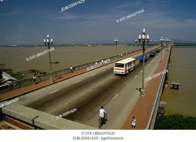 The double road and rail bridge across the Yangtze River