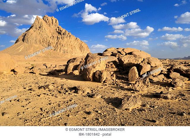 Remains of a volcano, Hoggar, Ahaggar Mountains, Wilaya Tamanrasset, Algeria, Sahara, North Africa