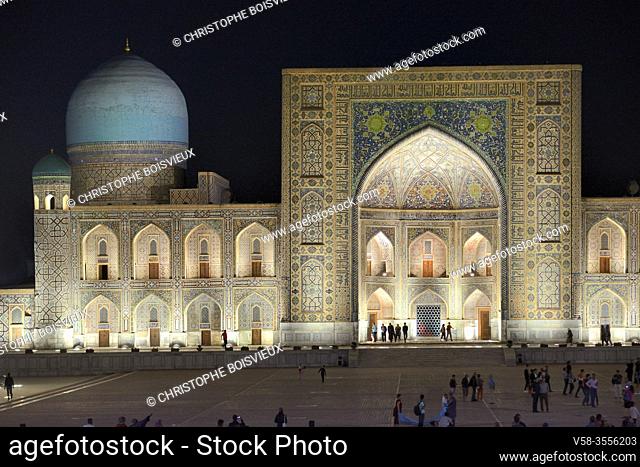 Uzbekistan, Unesco World Heritage Site, Samarkand, Registan square by night, Tilla Kari madrasa
