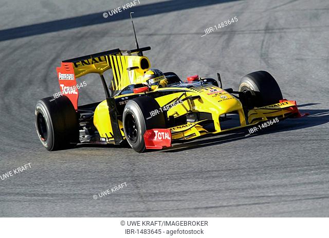 Motorsports, Robert Kubica, POL, in the Renault R30 race car, Formula 1 testing at the Circuit de Catalunya race track in Barcelona, Spain, Europe