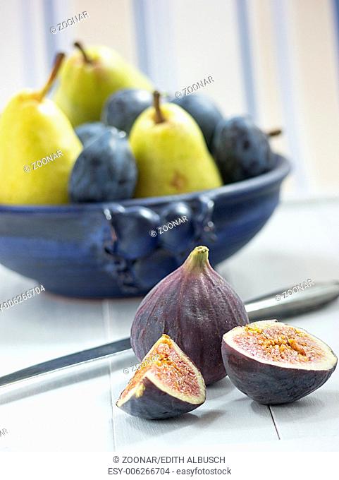 Fresh figs with a fruit bowl in the background