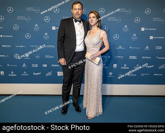 29 April 2022, Berlin: Lars Klingbeil (SPD) and his wife Lena-Sophie Müller come to the 69th Federal Press Ball at the Hotel Adlon
