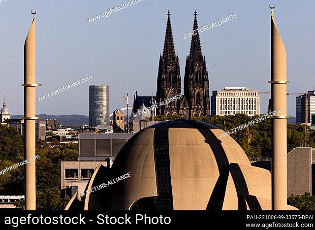 06 October 2022, North Rhine-Westphalia, Cologne: The central mosque of the DITIB (Turkish-Islamic Union of the Institute for Religion) and Cologne Cathedral...