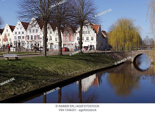 Town Canal with historical Houses at Market Place / Friedrichstadt / Schleswig-Holstein / Germany