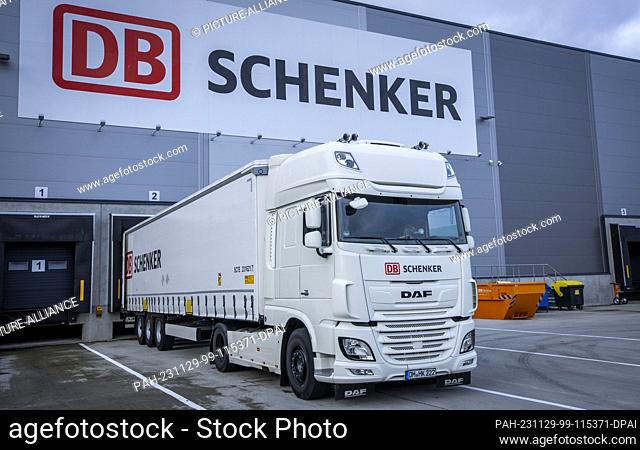 PRODUCTION - 21 November 2023, Mecklenburg-Western Pomerania, Rostock: A truck is parked in front of the building housing the new high-bay warehouse of...