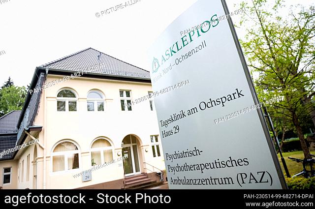 PRODUCTION - 10 May 2023, Hamburg: A sign reading ""Psychiatric-Psychotherapeutic Outpatient Center"" (PAZ) stands at the entrance to the psychiatric clinic of...