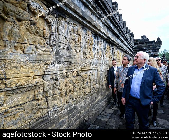 17 June 2022, Indonesia, Yogyakarta: German President Frank-Walter Steinmeier will be guided through the Borobudur temple complex