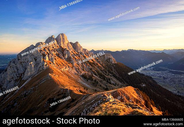 Mountain peaks in the first light at sunrise. Gehrenspitze near Reutte, Allgäu Alps, Tyrol, Austria, Europe