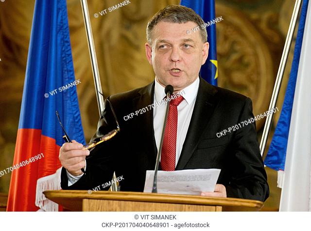 Foreign Minister Lubomir Zaoralek holds press conference on fresh acquittal of British man suspected of killing Czech man in the United Kingdom last September