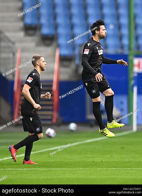 Marvin Wanitzek (KSC), Jerome Gondorf (KSC) / left to right before the game. GES / Soccer / 2. Bundesliga: HSV Hamburg Hamburg Hamburg - Karlsruher Sport-Club