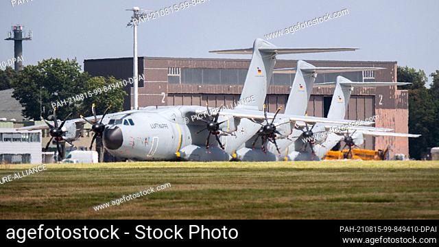 15 August 2021, Lower Saxony, Wunstorf: Airbus A400M transport aircraft of the German Air Force stand at the Wunstorf air base in the Hanover region