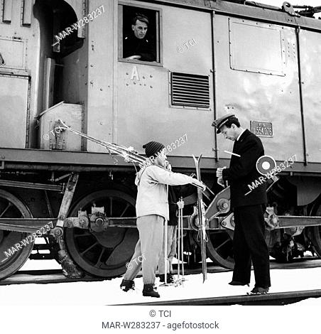 treni della neve per limone, piemonte, italia 1950