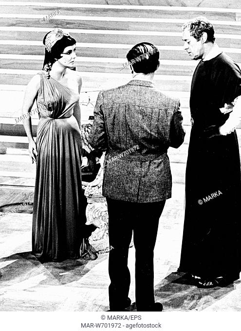 elizabeth taylor, rex harrison, joseph mankiewicz, durante le riprese del film cleopatra, 1963