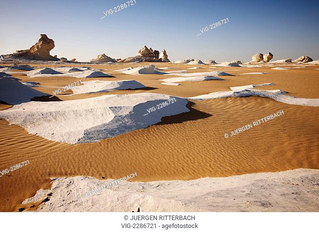 EGYPT, OASIS FARAFRA, 29.06.2010, white desert near Oasis Farafra, western desert, Egypt, Africa - Oasis Farafra, Egypt, 29/06/2010
