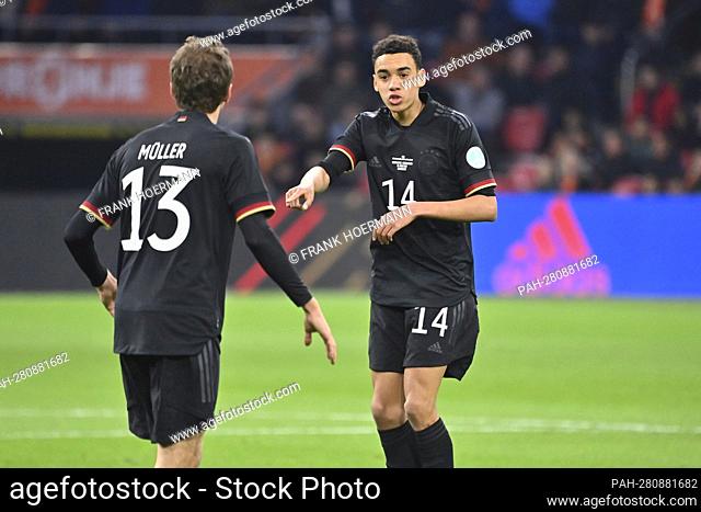 Jamal MUSIALA (GER), gesture, gives instructions, left: Thomas MUELLER (GER), action. Soccer Laenderspiel Netherlands - Germany 1-1 on March 29th