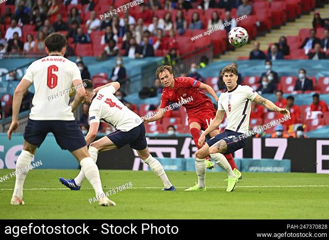 goalchance Daenemark left to right Harry MAGUIRE (ENG), Declan RICE (ENG), Mikkel DAMSGAARD (DEN) and John STONES (ENG) action, duels, semifinals, game M50