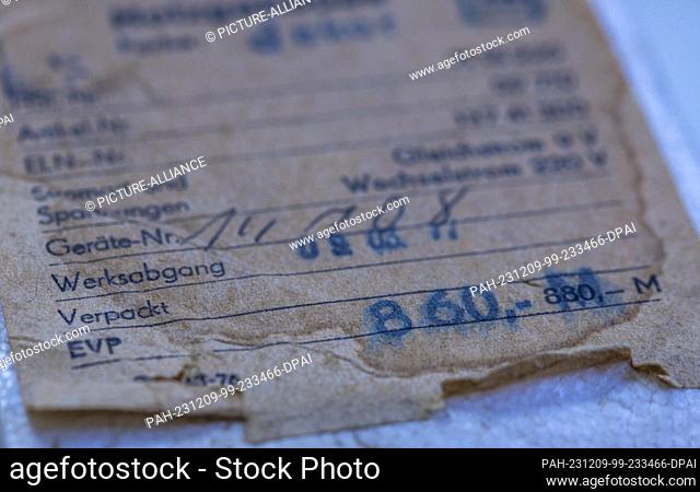 PRODUCTION - 28 November 2023, Mecklenburg-Western Pomerania, Schwerin: The original purchase receipt for the GDR-produced ""Stern-Recorder"" radio-cassette...