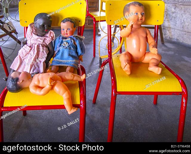 France, Nouvelle Aquitaine, Lot et Garonne,   Baby dolls of the 1950th. at a Bocaante ( antik market) at Castillones