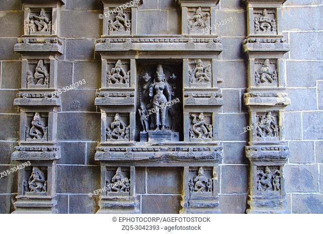 Carved dancing idols on the Gopuram of Nataraja Temple, Chidambaram, Tamil Nadu, India. Hindu temple dedicated to Nataraj. Shiva as the lord of dance
