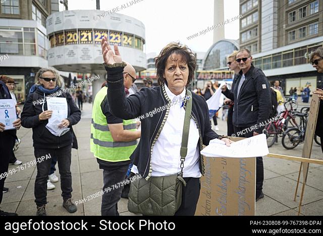 08 August 2023, Berlin: Assembly leader Conny Mundt speaks as part of a ""funeral procession"" with about fifty demonstrators on the way to the Red City Hall to...