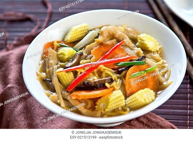 Chicken and Mushroom Noodle in gravy sauce