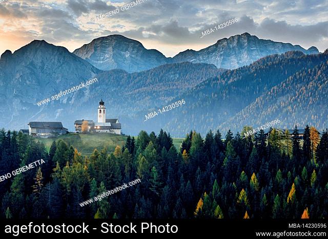 Europe, Italy, Alto Adige, Südtirol, Bolzano, the village of Corte / Curt in the valley of Marebbe / Enneberg, alpine landscape