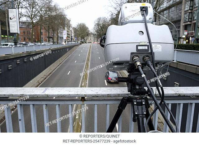 Mobile radar to control the speed limit Radar mobile au-dessus des tunnels bruxellois pour flasher les usagers qui depassent les limitations de vitesse...