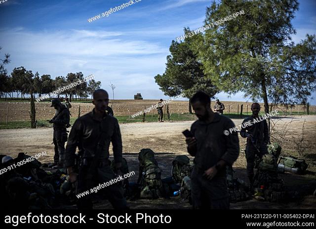 20 December 2023, Israel, ---: Israeli soldiers are seen near the Israeli Gaza border, amid continuing battles between Israel and the Palestinian militant group...
