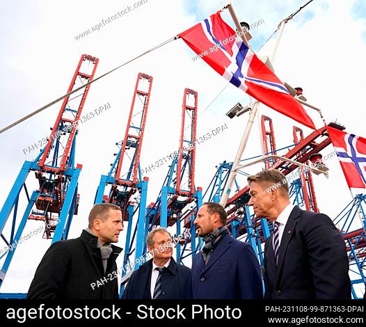08 November 2023, Hamburg: The Norwegian Crown Prince Haakon (2nd from right) stands with Georg Böttner (l), HHLA Hamburger Hafen und Logistik AG