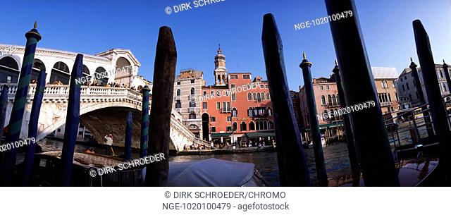 Italy, Venice, 3-2007, Rialto Bridge and Gondola