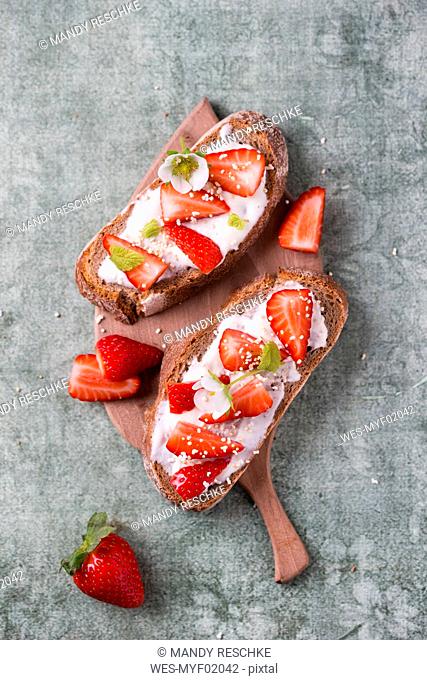 Sandwich with yoghurt cream and strawberries
