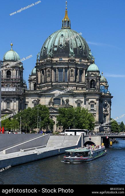 Berlin Cathedral, Spree with excursion steamer, Berlin, Germany, Europe