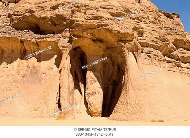 Rock formation in a desert, Fezzi Jaren Arch, Wadi Teshuinat, Tadrart Acacus, Fezzan, Libya