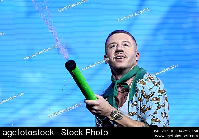10 September 2023, Berlin: US musician Macklemore performs on stage at the Lollapalooza Festival Berlin on the grounds of the Olympiastadion