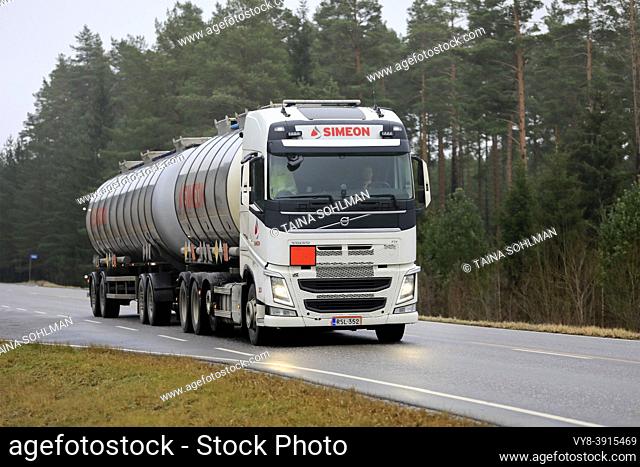 White Volvo FH tank truck Simeon Oy for ADR 58-2014 Hydrogen peroxide transport at speed on foggy winter highway in Salo, Finland. December 31, 2020