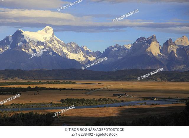 Chile, Magallanes, Torres del Paine, national park, Paine Grande, Cuernos del Paine, Rio Serrano,