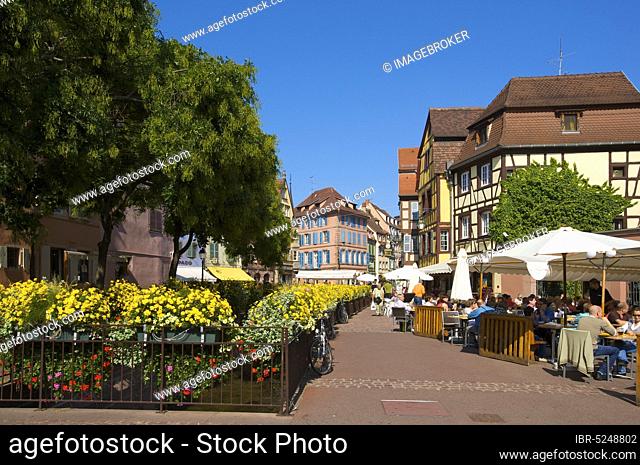 Half-timbered houses and restaurants, Quartier des Tanneurs, Tanners' Quarter, Petite Venise, Little Venice, Old Town of Colmar, Alsace, France, Europe
